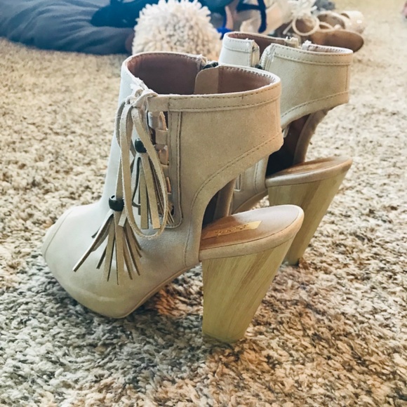 Pumps - Picture 3 of 3